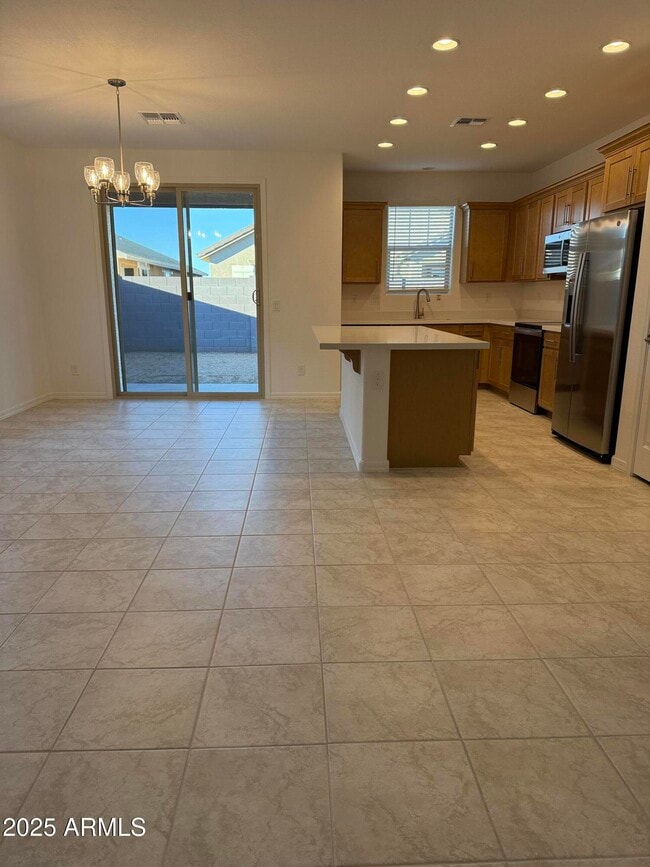 Foto del edificio - 9960 W Mitchell Ave