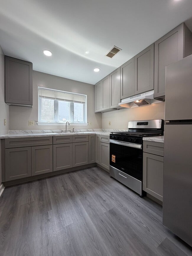 Foto del edificio - ??? MODERN 3BD & 1.5BATH HOUSE WALKING DISTANCE TO TEMPLE UNIVERSITY!!! ???