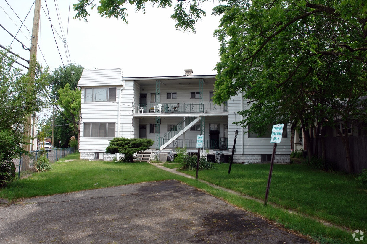 Building Photo - 6-8 Woodward Hts