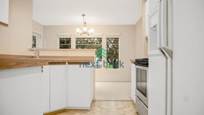 Foto del edificio - 3 Bed 2.5 Bath Townhouse Available for Rent!