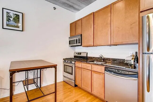 Foto del edificio - 630 N Franklin St