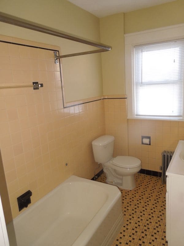 Building Photo - 44 Gentian Ave