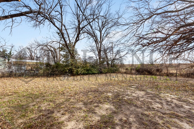 Building Photo - 421 Grover Ave