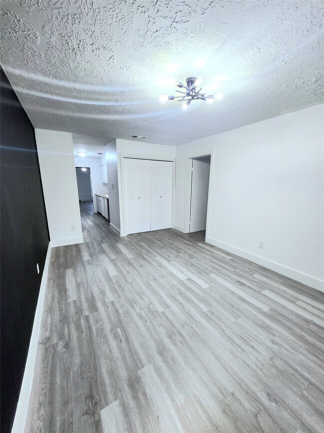 Foto del edificio - 6824 W Fuqua St