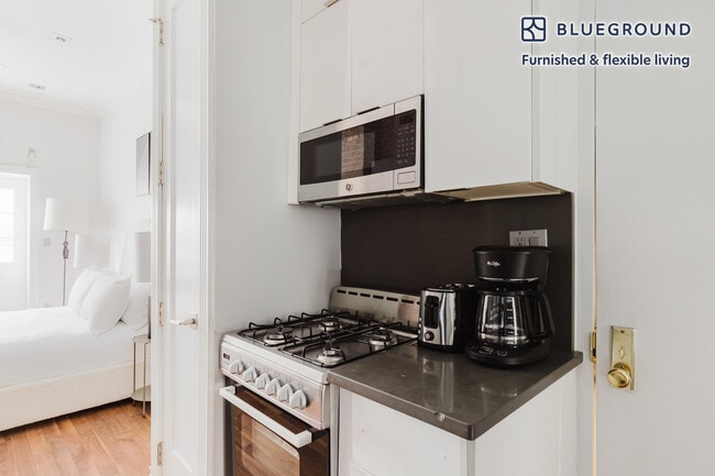 Building Photo - 51 Leroy St