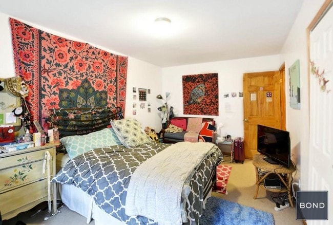 Building Photo - 3 bedroom in Queens NY 11105