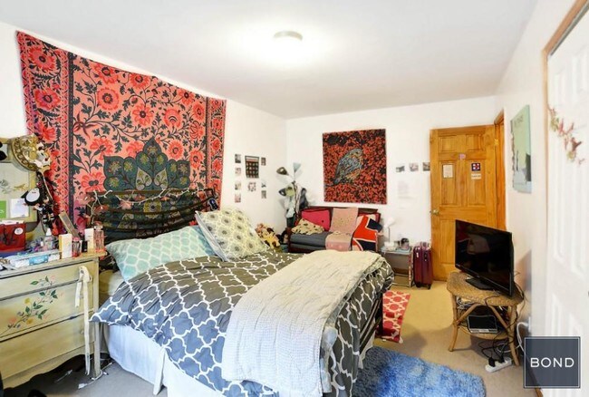 Foto del edificio - 3 bedroom in Queens NY 11105