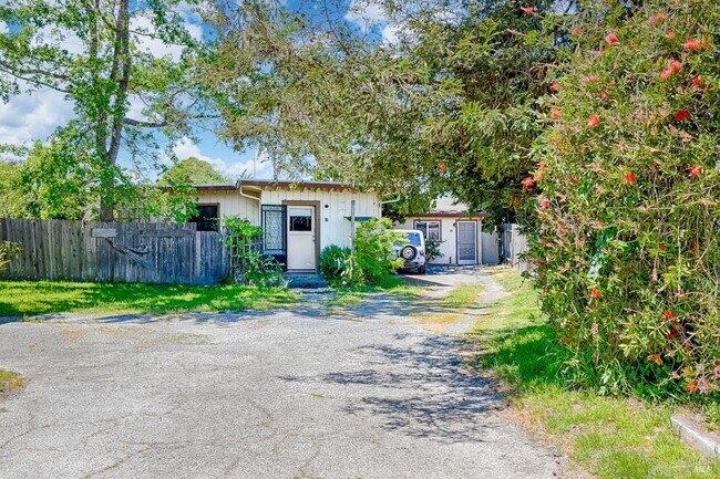 Building Photo - 20 Eucalyptus Rd