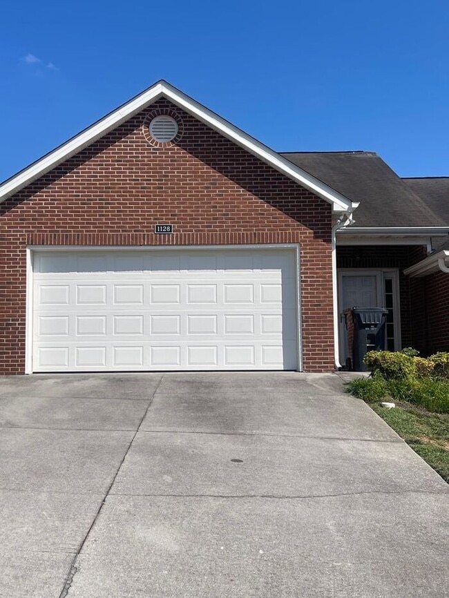 3 bed, 2 bath, 2 car garage townhouse w/ bonus room in West Knoxville - 3 bed, 2 bath, 2 car garage townhouse w/ bonus room in West Knoxville