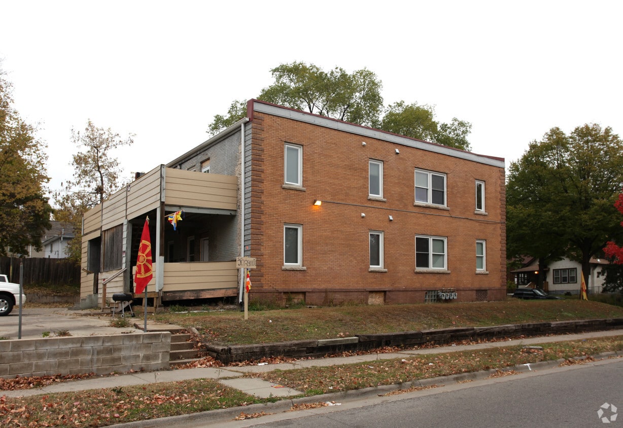 Building Photo - 2901-2903 Aldrich Ave N