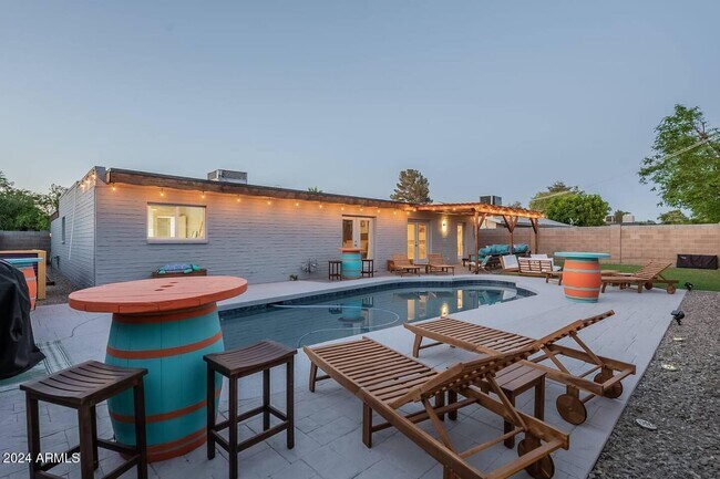 Foto del edificio - 8301 E Crestwood Way