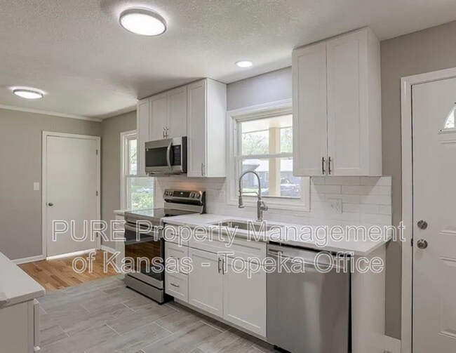 Foto del edificio - 9917 Flora Ave