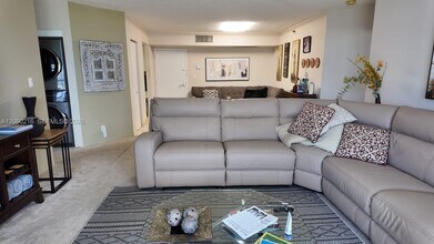 Building Photo - 3600 Mystic Pointe Dr