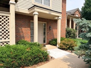 Building Photo - 26201 Chesapeake Cir