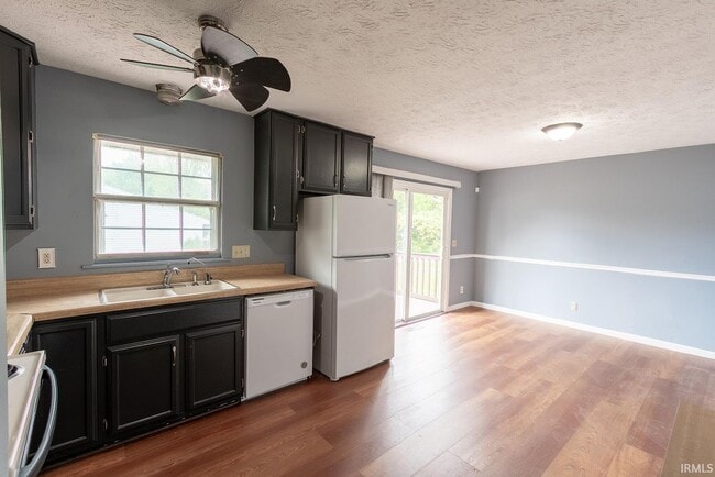 Building Photo - Newly Remodeled 3 Bedroom House