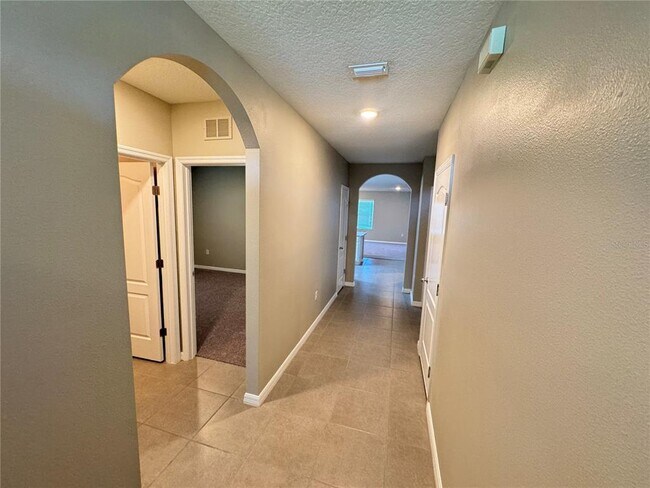 Foto del edificio - 2323 Silverview Dr