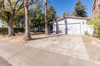 Building Photo - 8855 Santa Maria Way