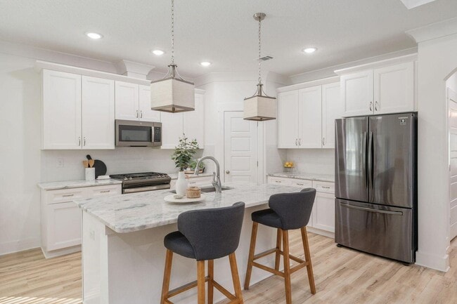 Building Photo - 667 Red Fern Rd