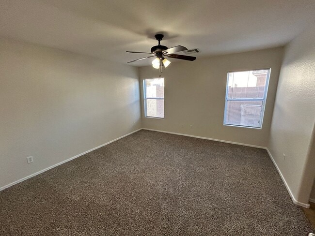 Foto del edificio - 664 S 222nd Ln