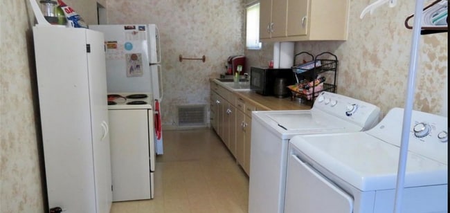 Kitchen - 508 Broadway