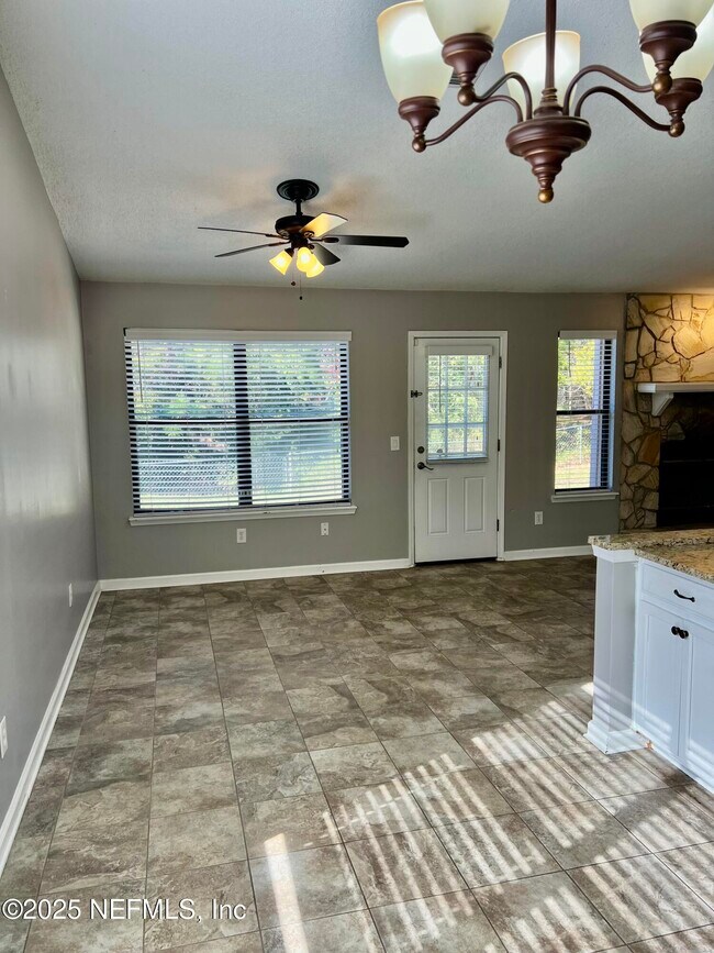 Foto del edificio - 7820 Collins Ridge Blvd E