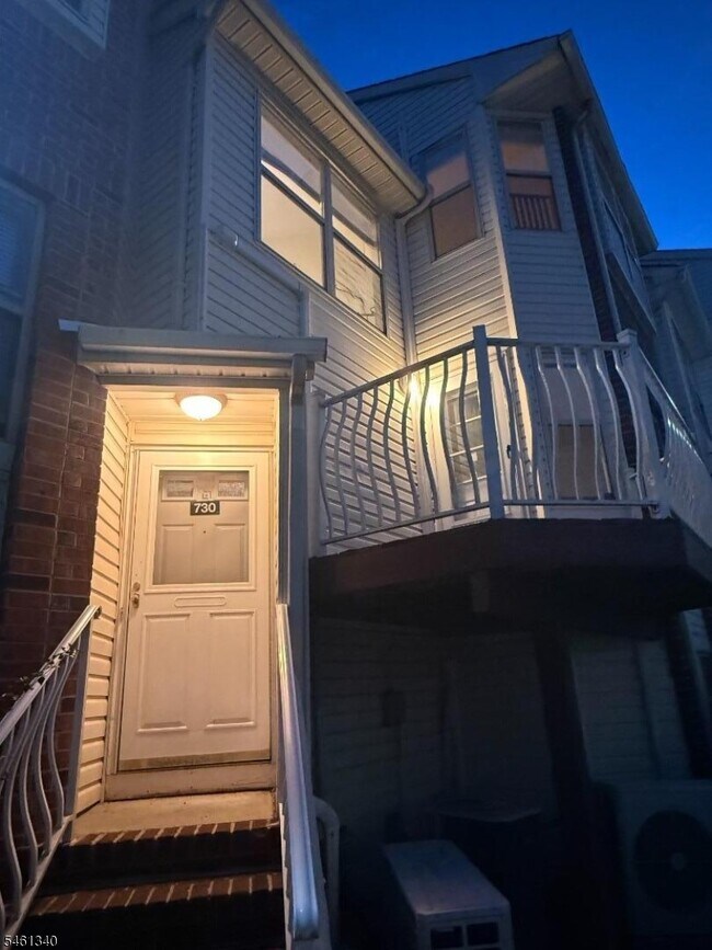 Foto del edificio - 730 Harbortown Blvd