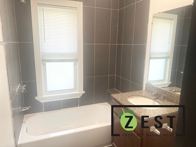 Building Photo - 652-654 E Philadelphia St