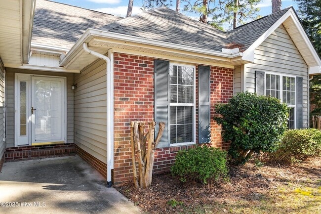 Building Photo - 209 Kinloch Way