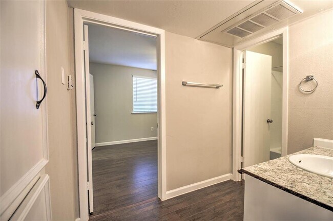 Foto del edificio - 5656 Live Oak St