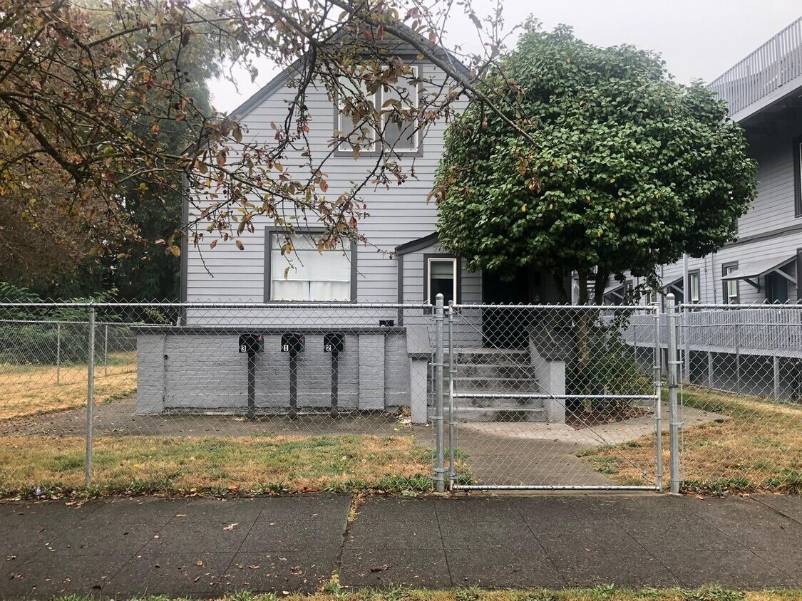 Primary Photo - Drexel Stadium - M St Triplex