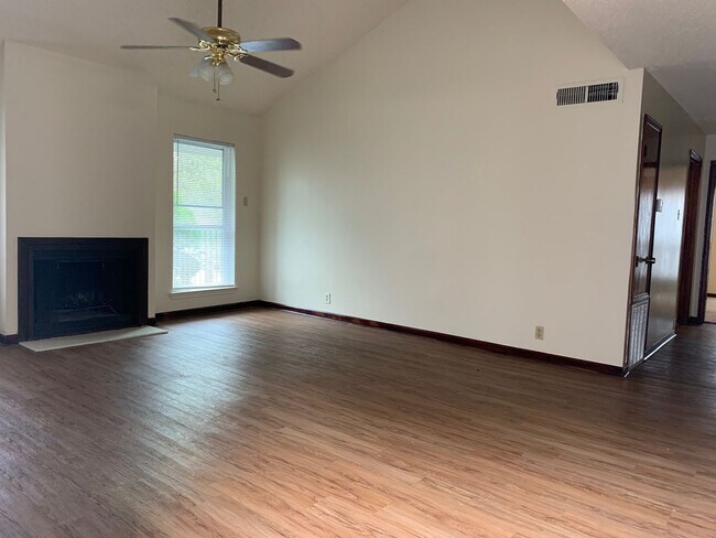 Building Photo - 8231 Bayou Fountain Ave