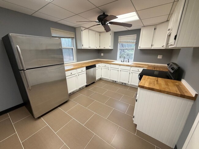 Foto del edificio - 8325 ABC Farm Pl