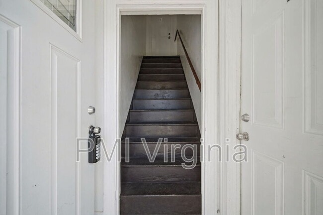Building Photo - 3841 Chatham Cir