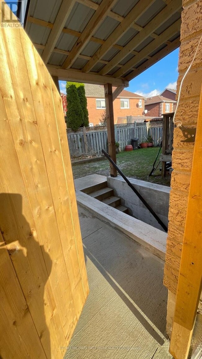 Building Photo - 61 Lent Crescent