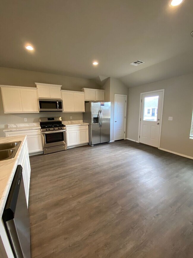 Building Photo - *Pre-leasing* Four Bedroom | Two Bath Home...