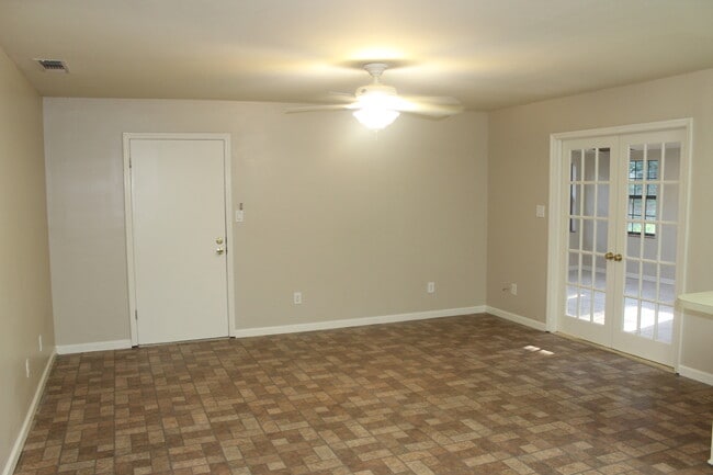 Building Photo - PRE-LEASING 8/1/18   Great Updated 4 Bedroom Home