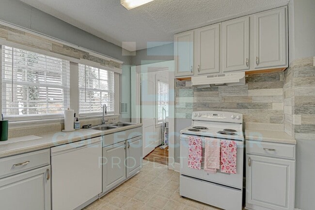 Building Photo - 139 Rosedale Cir