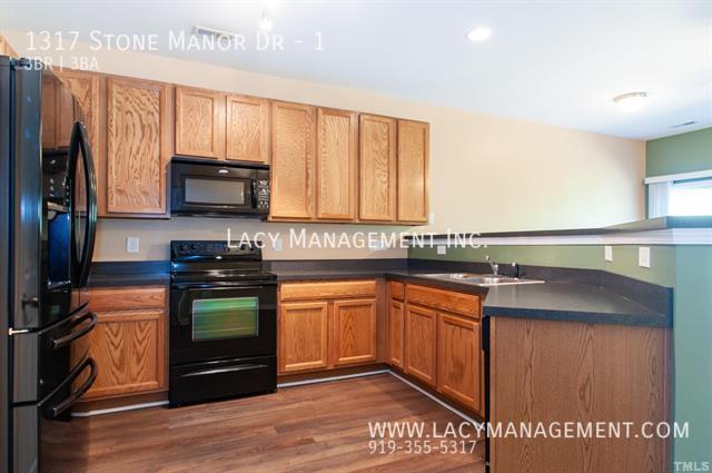 Foto del edificio - 1317 Stone Manor Dr