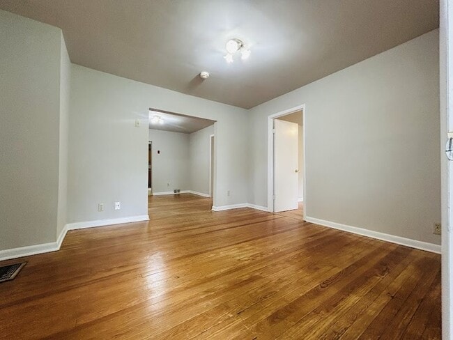 Foto del edificio - 4861 Eastern Ln