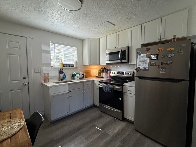 Foto del edificio - Freshly Renovated 2 Bedroom Orem Apartment!!