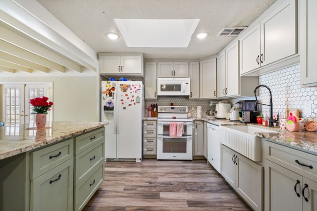 Building Photo - 496 N 500 E