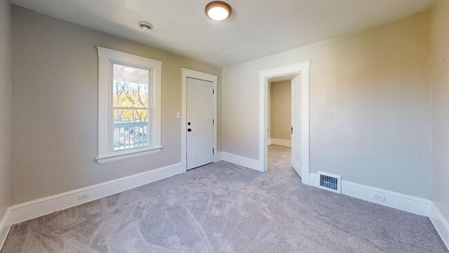 Foto del edificio - 7408 Dudley Ave