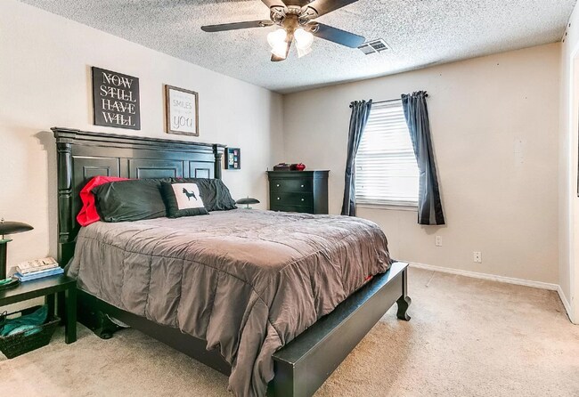 Building Photo - Charming 3-Bed, 2-Bath Home in Prime Broke...