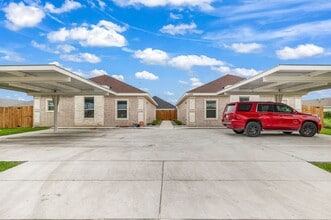 Building Photo - 1100 W Mahala Ave