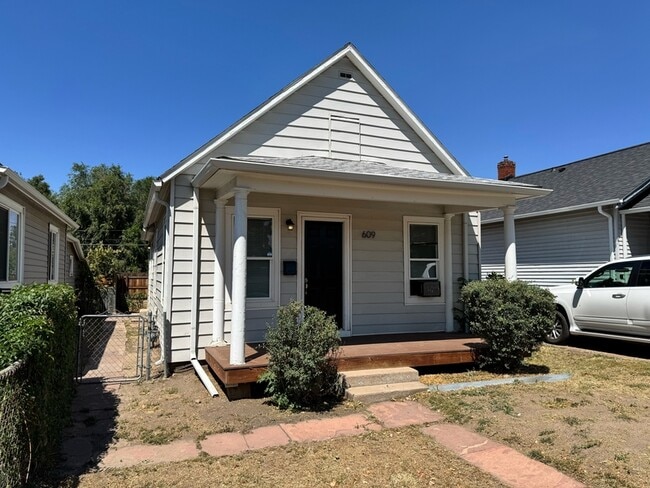 Building Photo - 609 E Elk Pl
