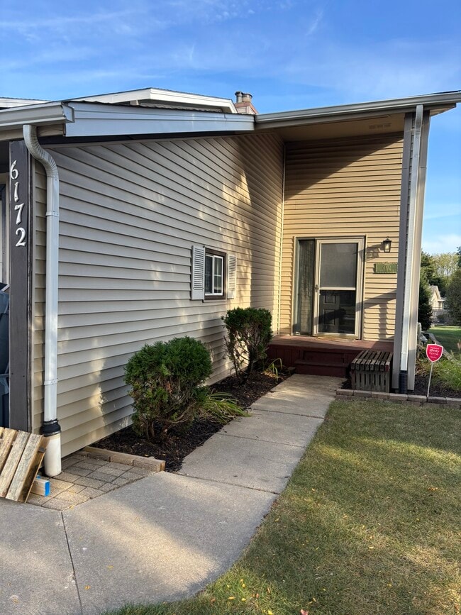 Foto del edificio - 6172 Brynwood Dr