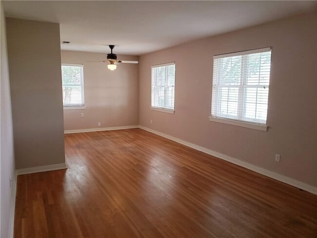Building Photo - 585 Classen Dr