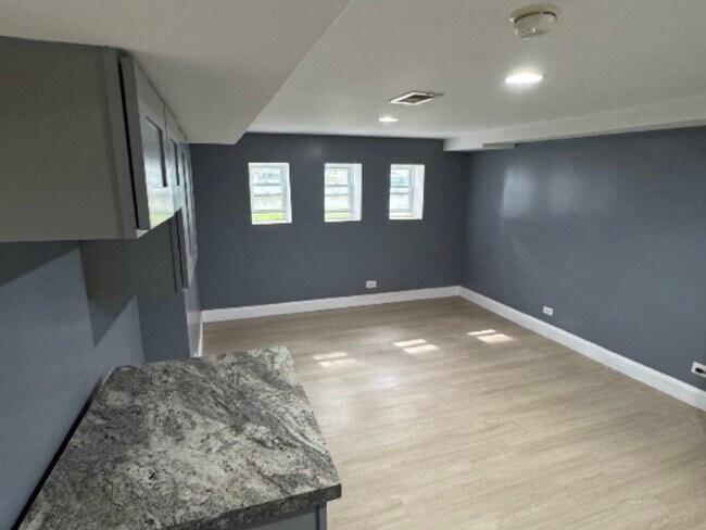 Building Photo - 7709 S Eggleston Ave