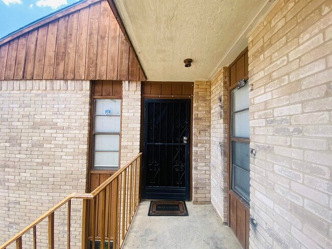Building Photo - 100 Hillside Rd
