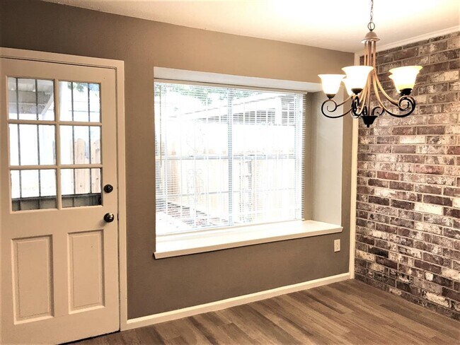 Foto del edificio - 13157 Clarewood Dr